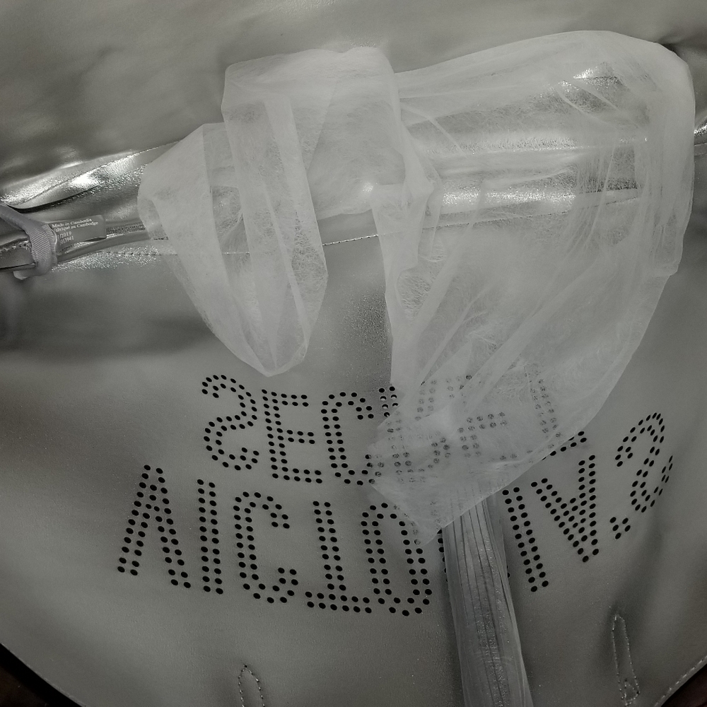 Tote - Picture 3 of 3